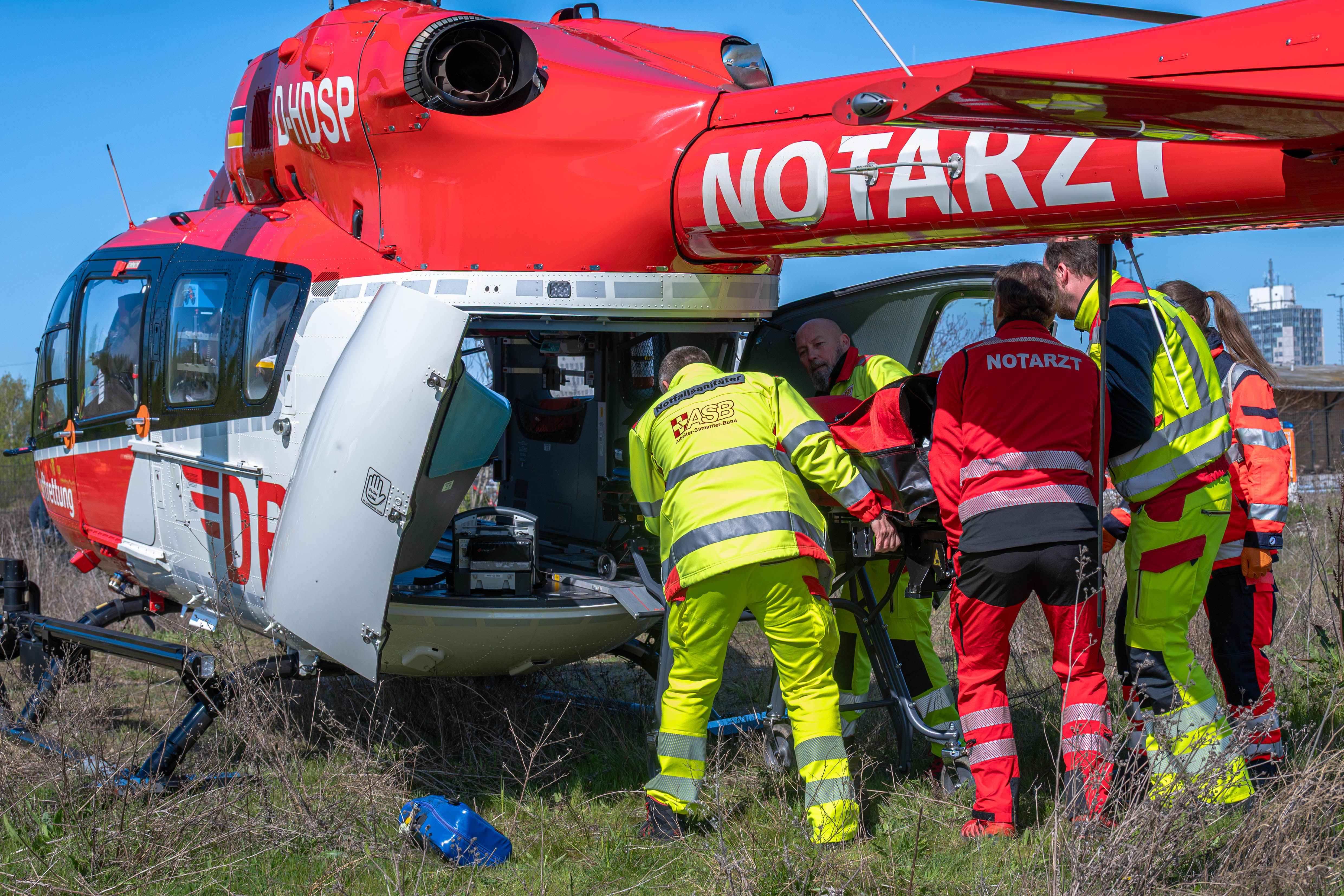 ASB bei Großübung in Halle: Einsatzkräfte trainieren gemeinsam für den Ernstfall