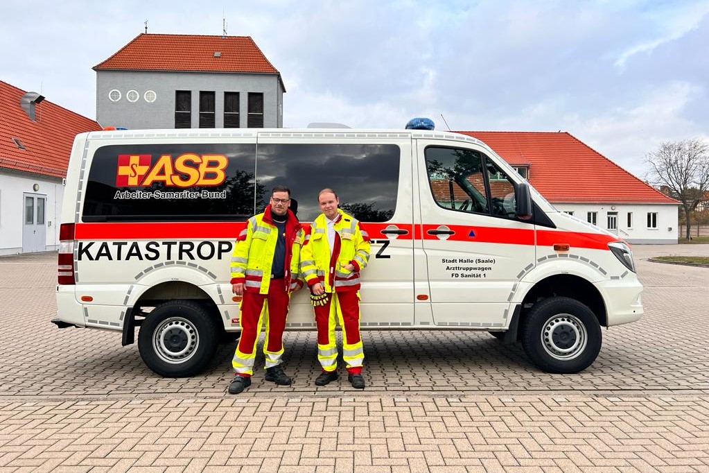 Vorstellung Arzttruppwagen am Institut für Brand- und Katastrophenschutz Heyrothsberge 